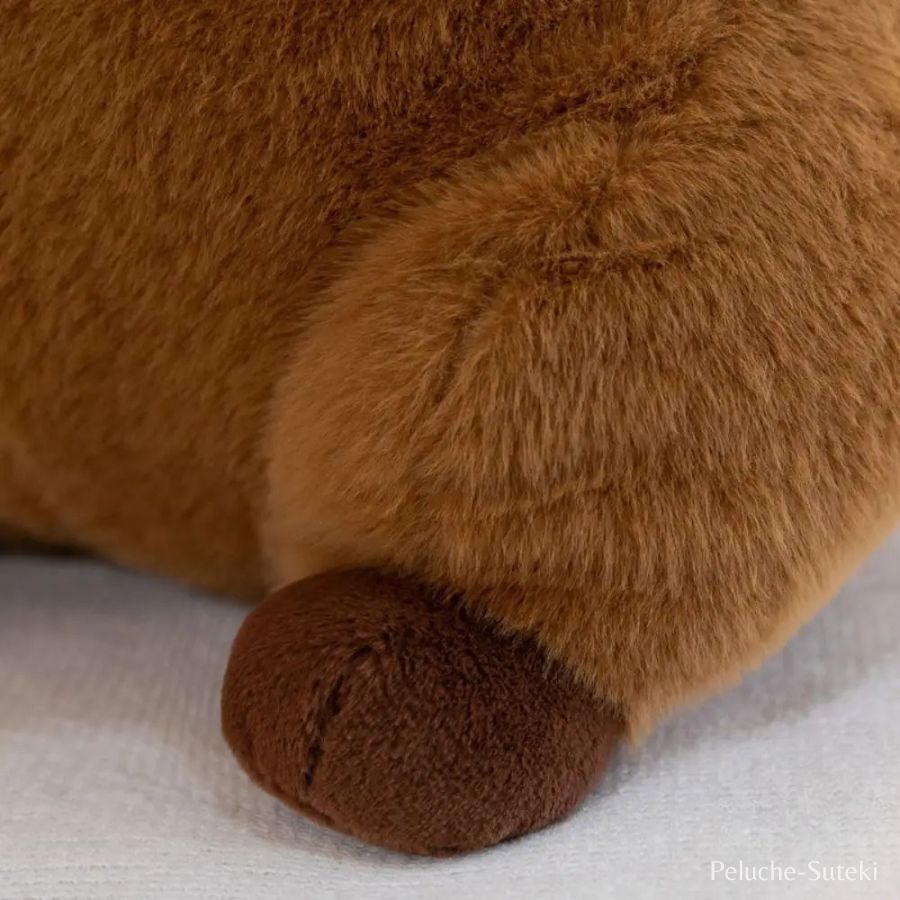 Peluche de Capybara Marron à Écharpe Tricotée
