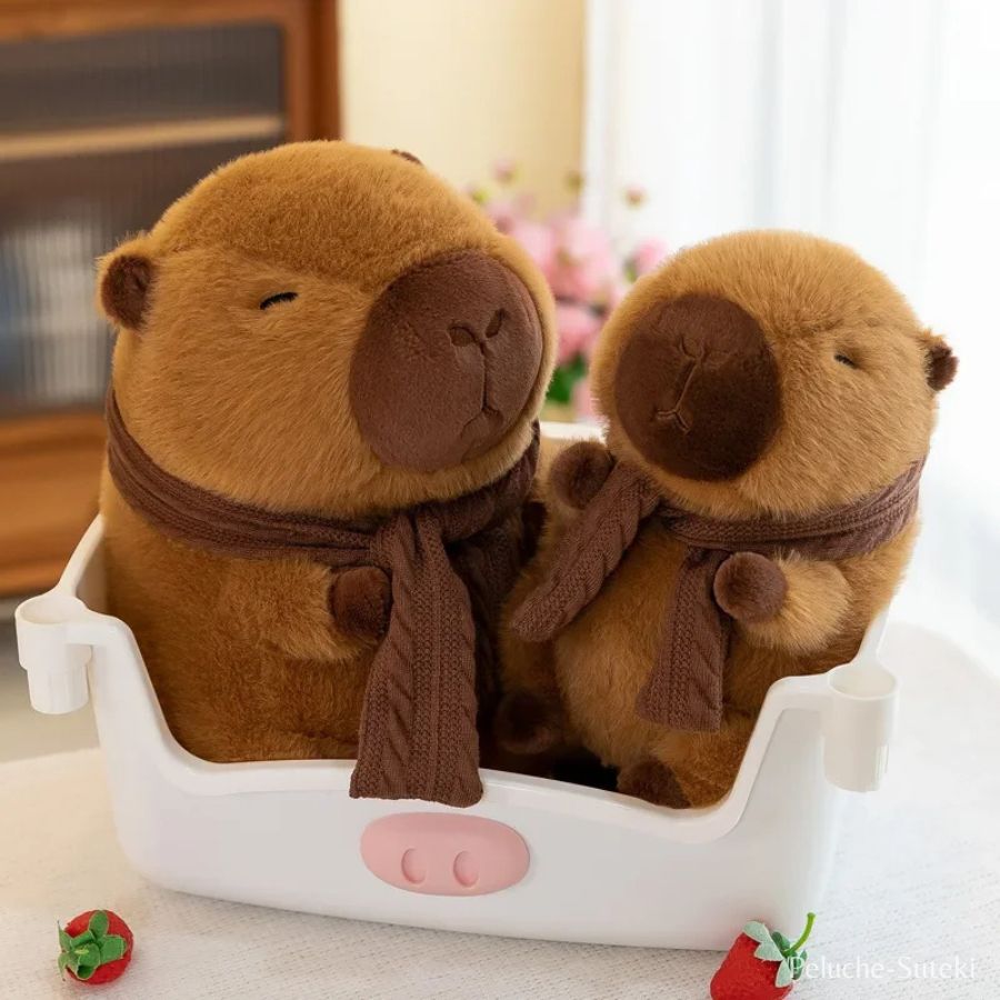 Peluche de Capybara Marron à Écharpe Tricotée