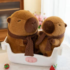 Peluche de Capybara Marron à Écharpe Tricotée