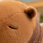 Peluche de Capybara Marron à Écharpe Tricotée