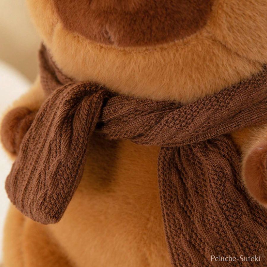 Peluche de Capybara Marron à Écharpe Tricotée