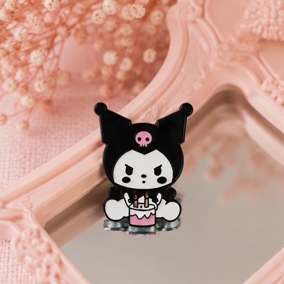 Pin's Kuromi Noir Officiel