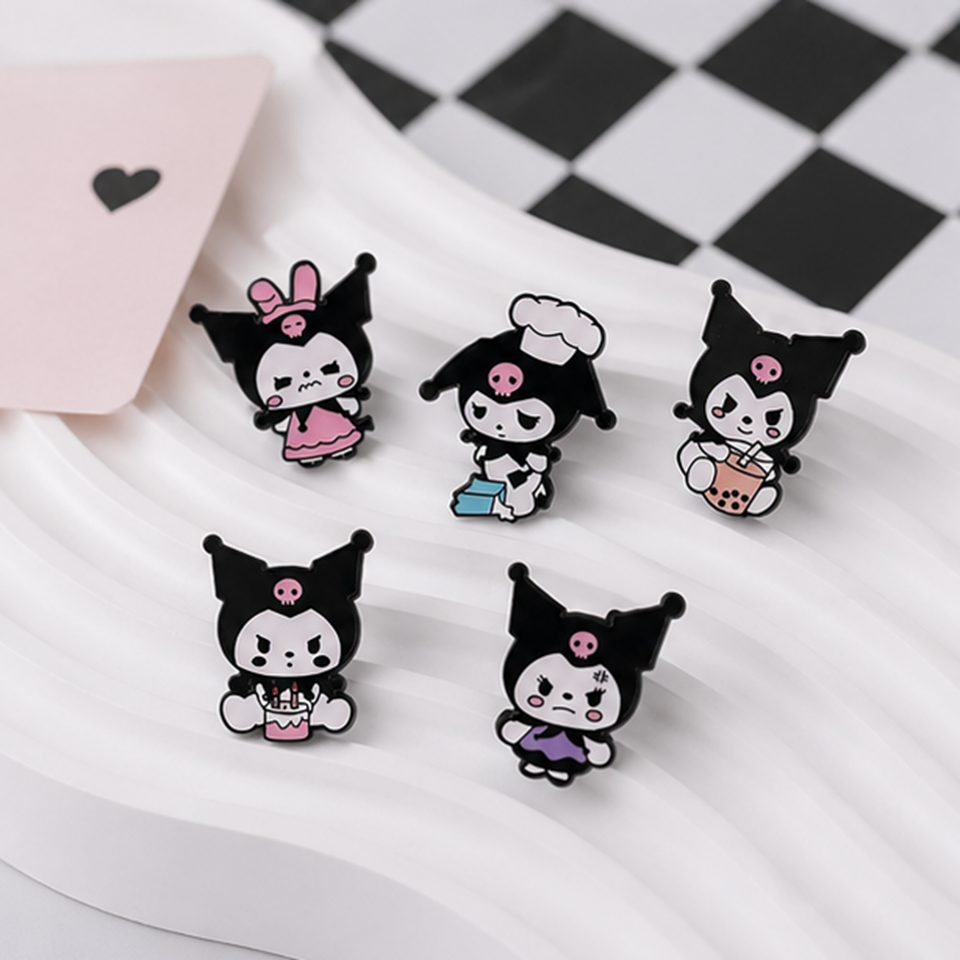 Pin's Kuromi Noir Officiel
