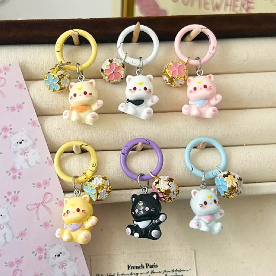 Porte-Clés Chat Mignon à Lune et Breloque Fleurie