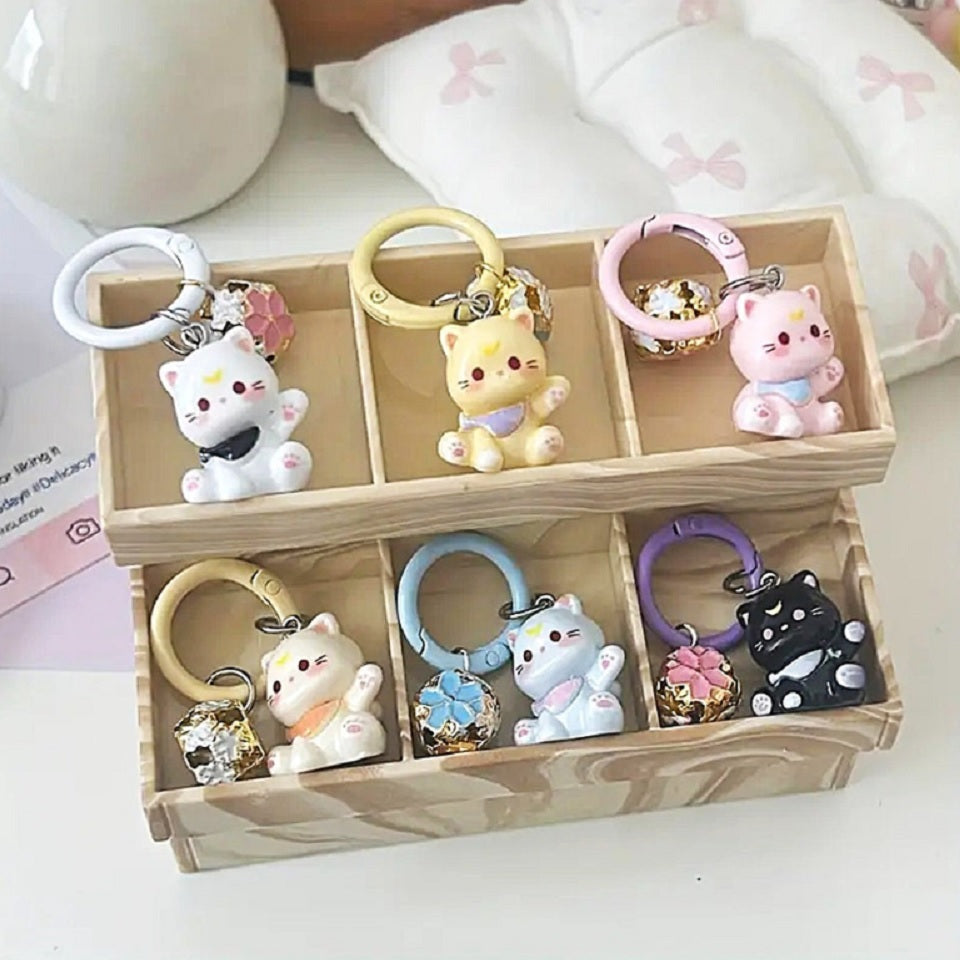Porte-Clés Chat Mignon à Lune et Breloque Fleurie