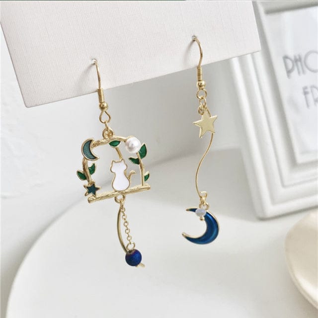 Boucles d’Oreilles Chat Kawaii sur Balançoire Lune - Câlin Kawaii