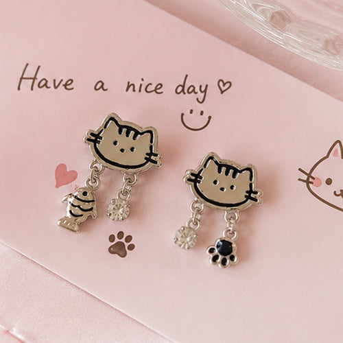 Boucles d'Oreilles Chat Asymétriques avec Poisson et Patte