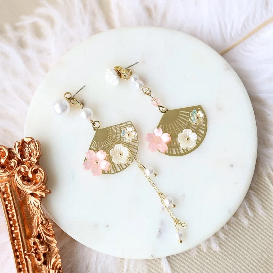 Boucles d'Oreilles Fleur de Sakura Éventail