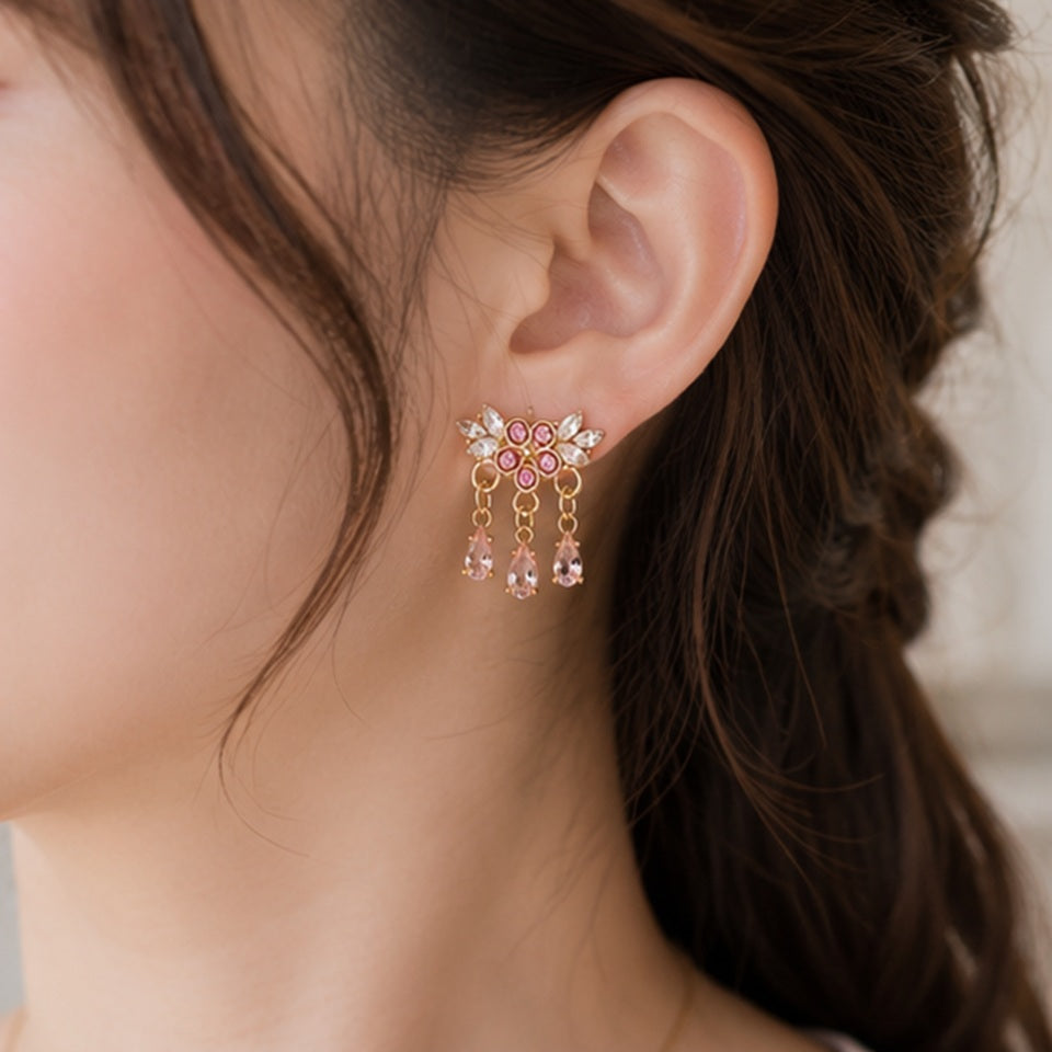 Boucles d'Oreilles Dorées à Fleurs Roses et Pendants Goutte