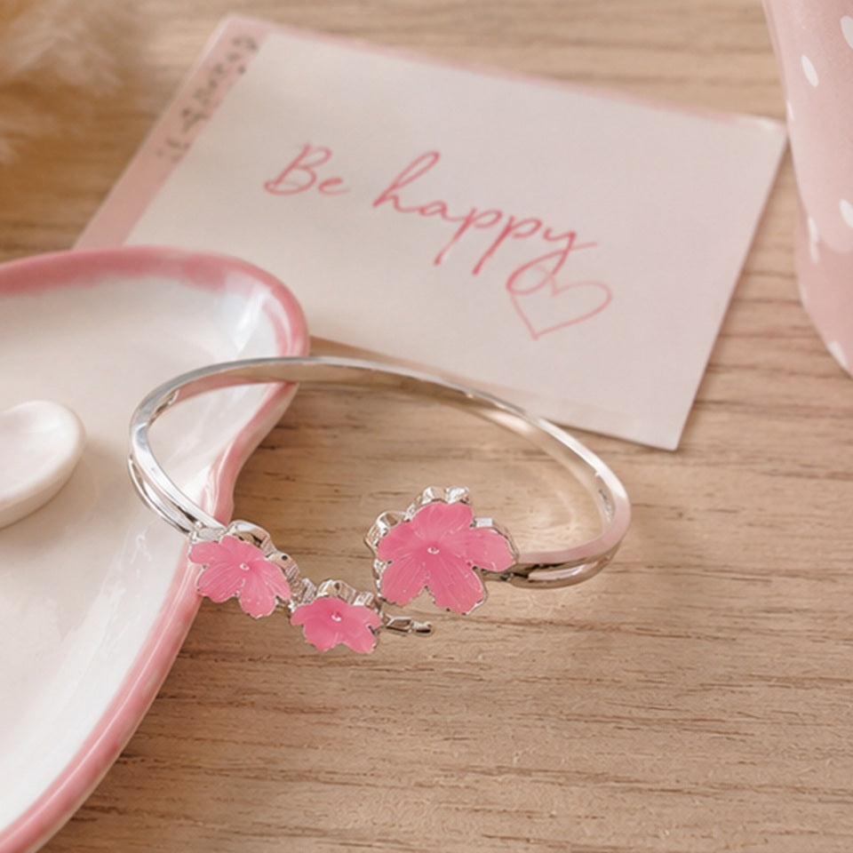 Bracelet Ouvert en Métal Argenté à Trois Fleurs Roses
