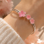 Bracelet Ouvert en Métal Argenté à Trois Fleurs Roses
