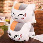 Peluche Chat Tricolore Kawaii Souriante et Douce