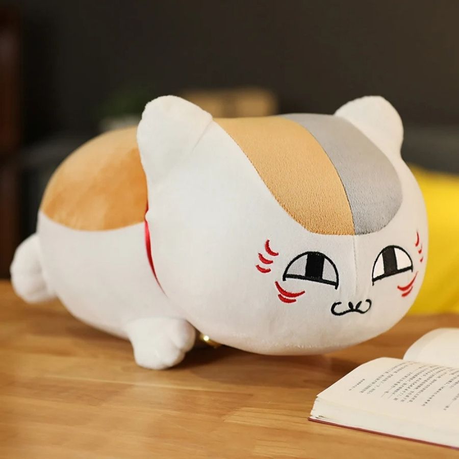 Peluche Chat Tricolore Kawaii Souriante et Douce