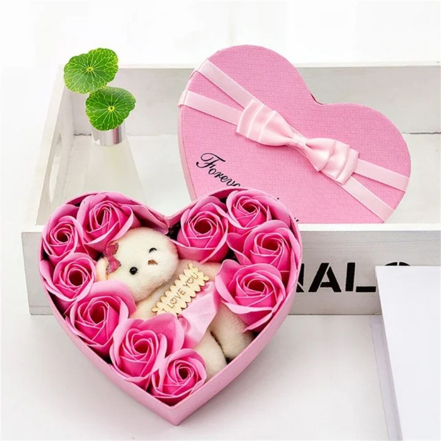 Coffret Cadeau Cœur Rouge avec Roses de Savon et Ours