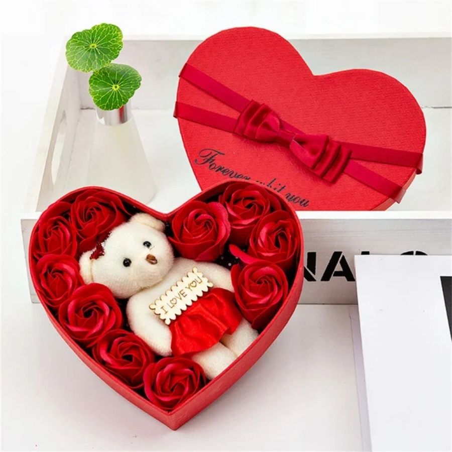 Coffret Cadeau Cœur Rouge avec Roses de Savon et Ours