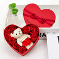 Coffret Cadeau Cœur Rouge avec Roses de Savon et Ours