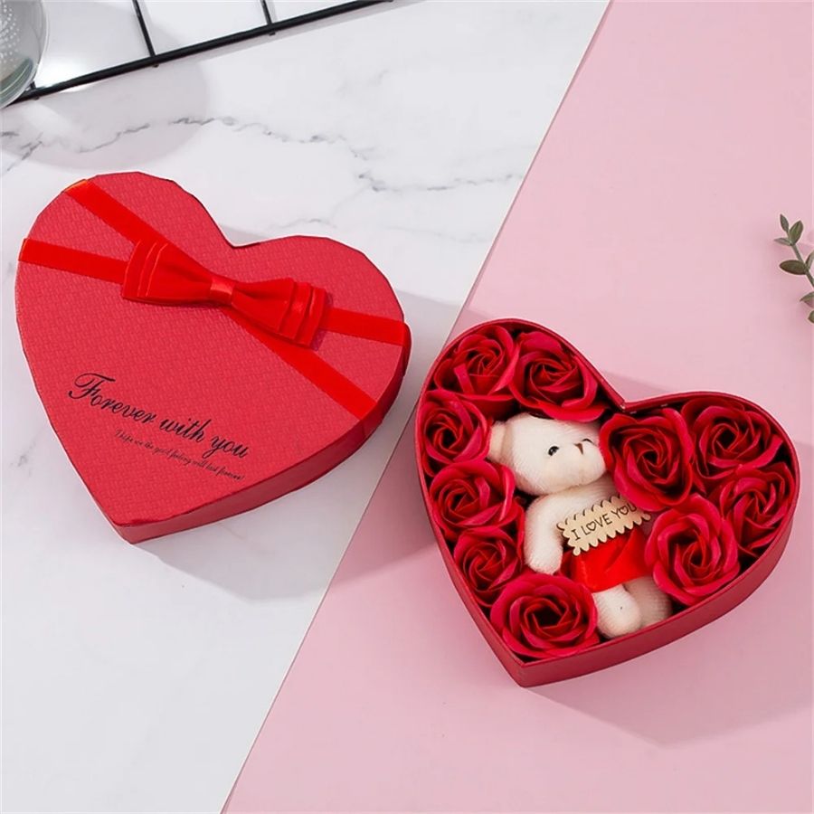 Coffret Cadeau Cœur Rouge avec Roses de Savon et Ours
