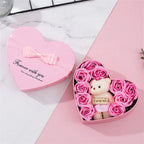Coffret Cadeau Cœur Rouge avec Roses de Savon et Ours