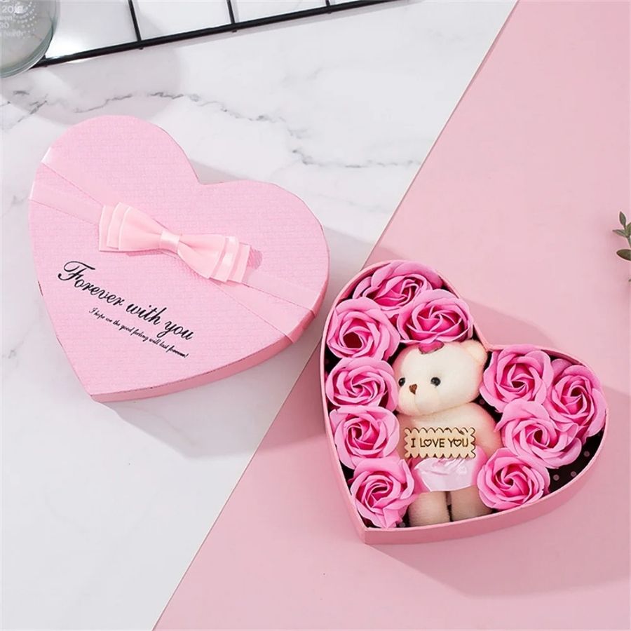 Coffret Cadeau Cœur Rouge avec Roses de Savon et Ours