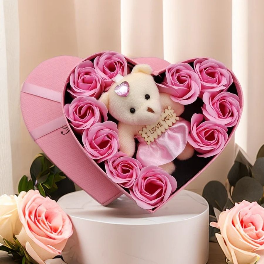 Coffret Cadeau Cœur Rouge avec Roses de Savon et Ours