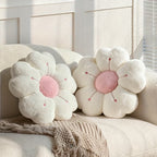 Coussin Fleur en Peluche Blanche au Cœur Rose Pâle