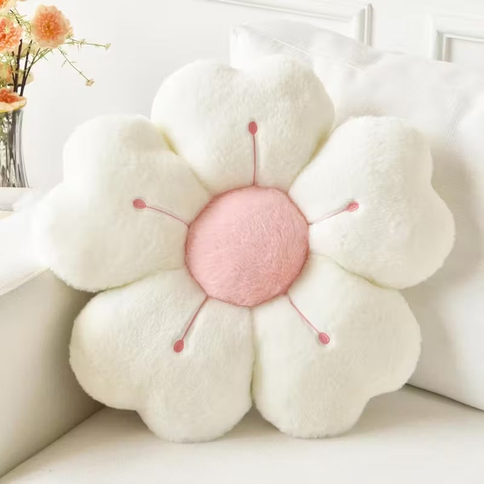 Coussin Fleur en Peluche Blanche au Cœur Rose Pâle