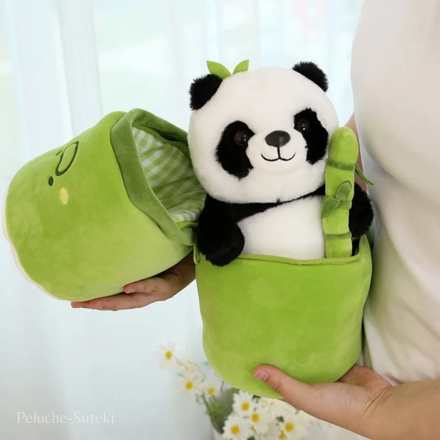 Peluche Panda Noir et Blanc dans sa Pousse de Bambou