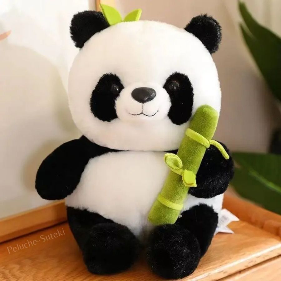 Peluche Panda Assise avec son Bambou et Feuilles