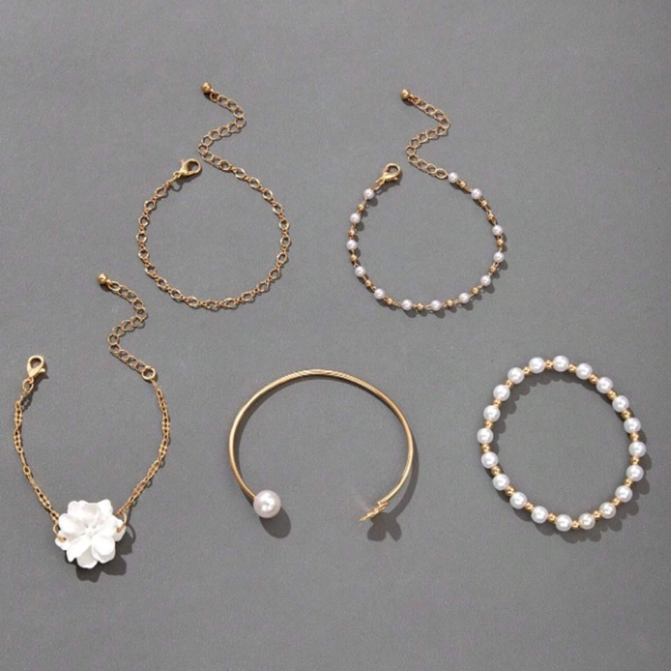 Ensemble de 5 Bracelets dorés aux Perles et Fleurs