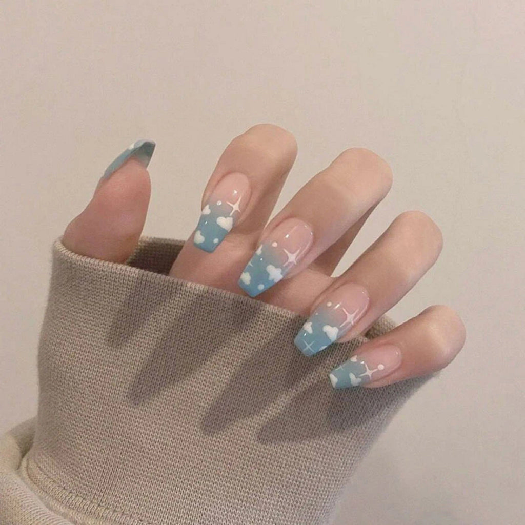 Ongles Pressés Motif Nuages
