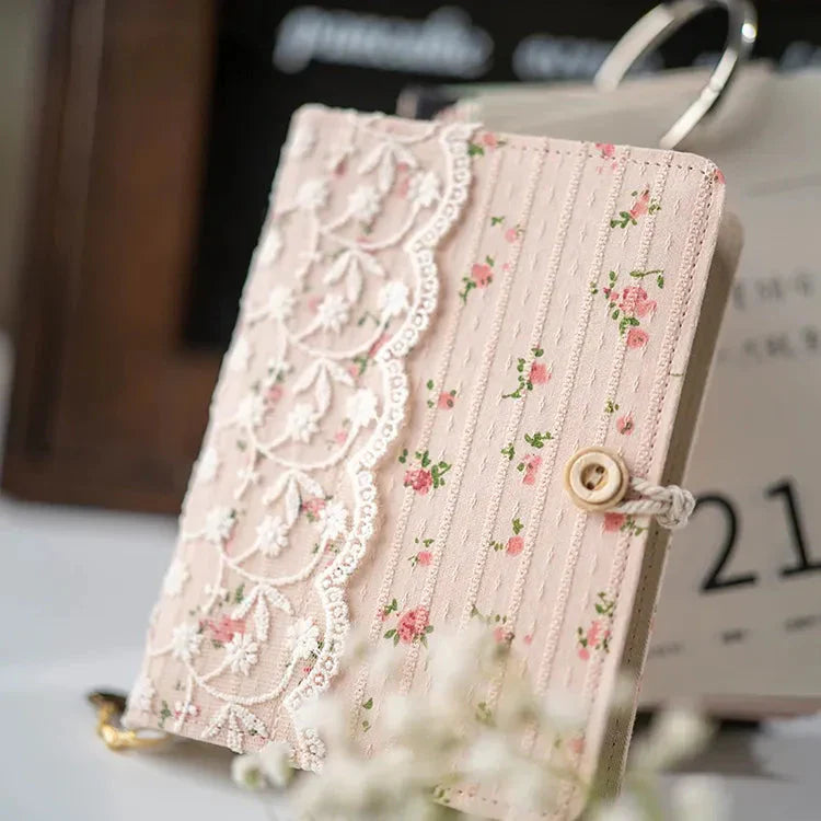 Carnet Vintage Rose Pâle à Fleurs et Bordure Dentelle