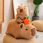 Peluche de Capybara Superposée avec Oiseau et Carotte