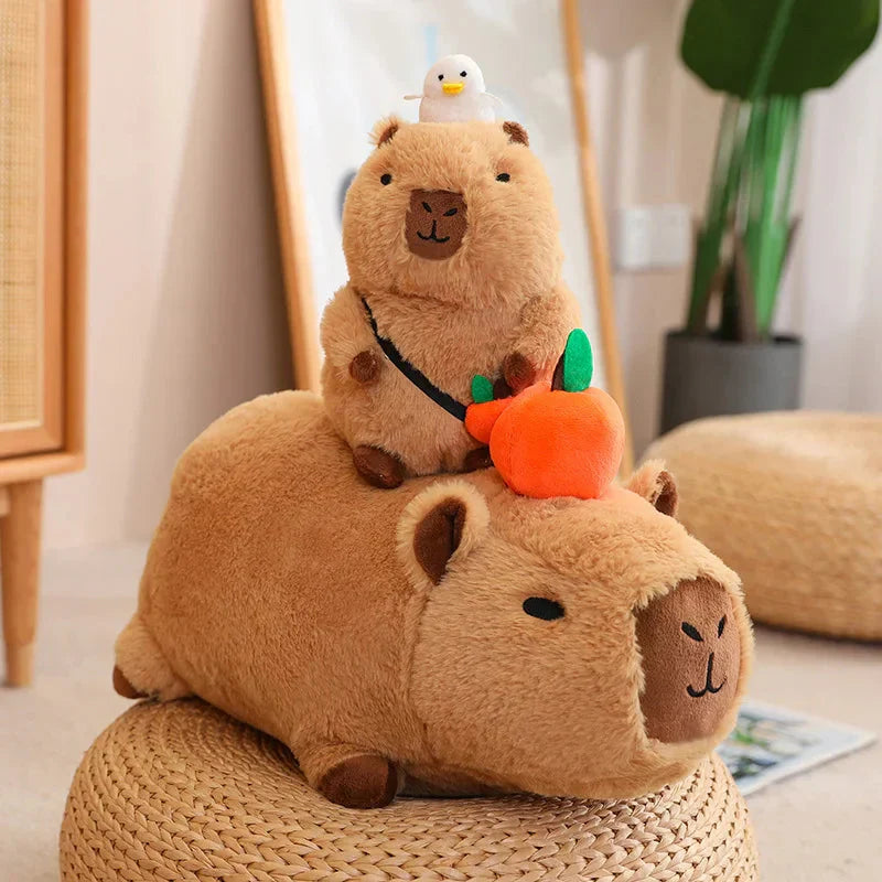 Peluche de Capybara Superposée avec Oiseau et Carotte