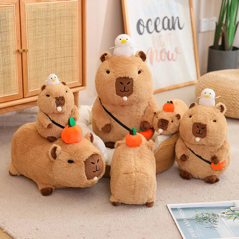 Peluche de Capybara Superposée avec Oiseau et Carotte