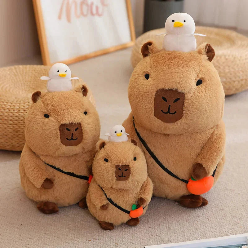 Peluche de Capybara Superposée avec Oiseau et Carotte