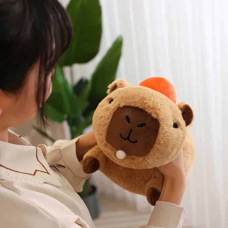 Peluche de Capybara Superposée avec Oiseau et Carotte