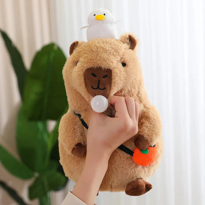 Peluche de Capybara Superposée avec Oiseau et Carotte