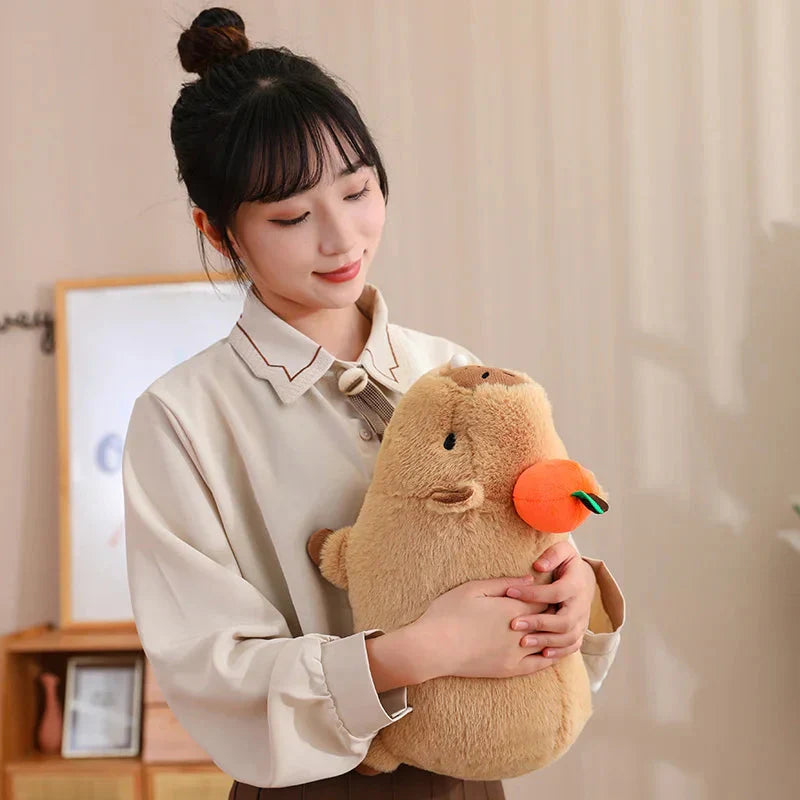 Peluche de Capybara Superposée avec Oiseau et Carotte