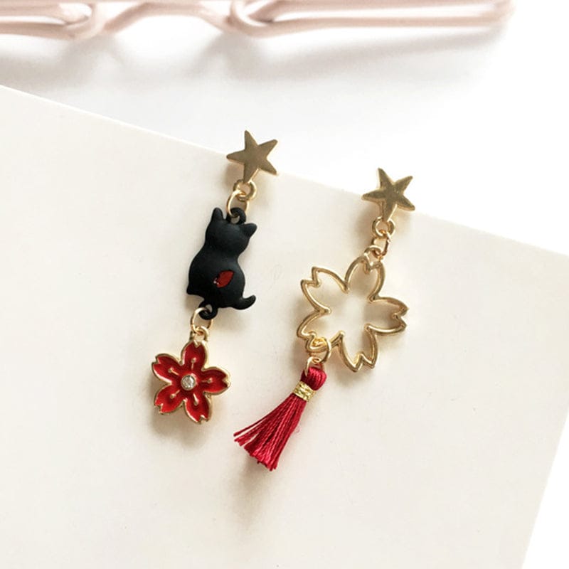 Boucles d'Oreilles Asymétriques Chat Sakura Glands Rouges