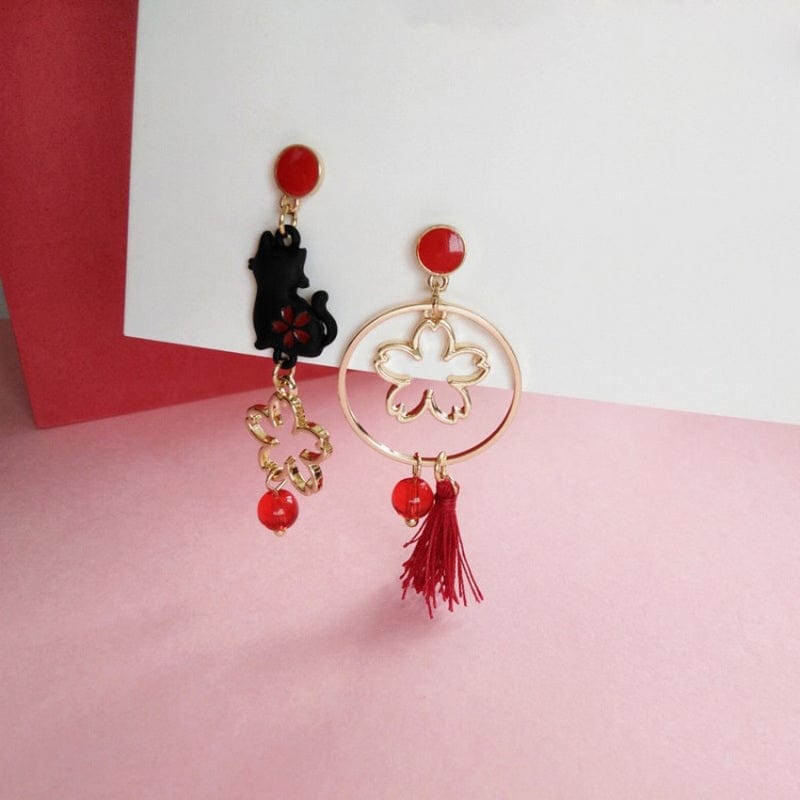 Boucles d'Oreilles Asymétriques Chat Sakura Glands Rouges