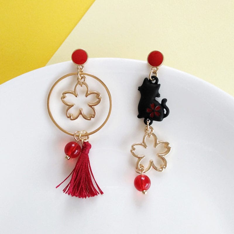 Boucles d'Oreilles Asymétriques Chat Sakura Glands Rouges