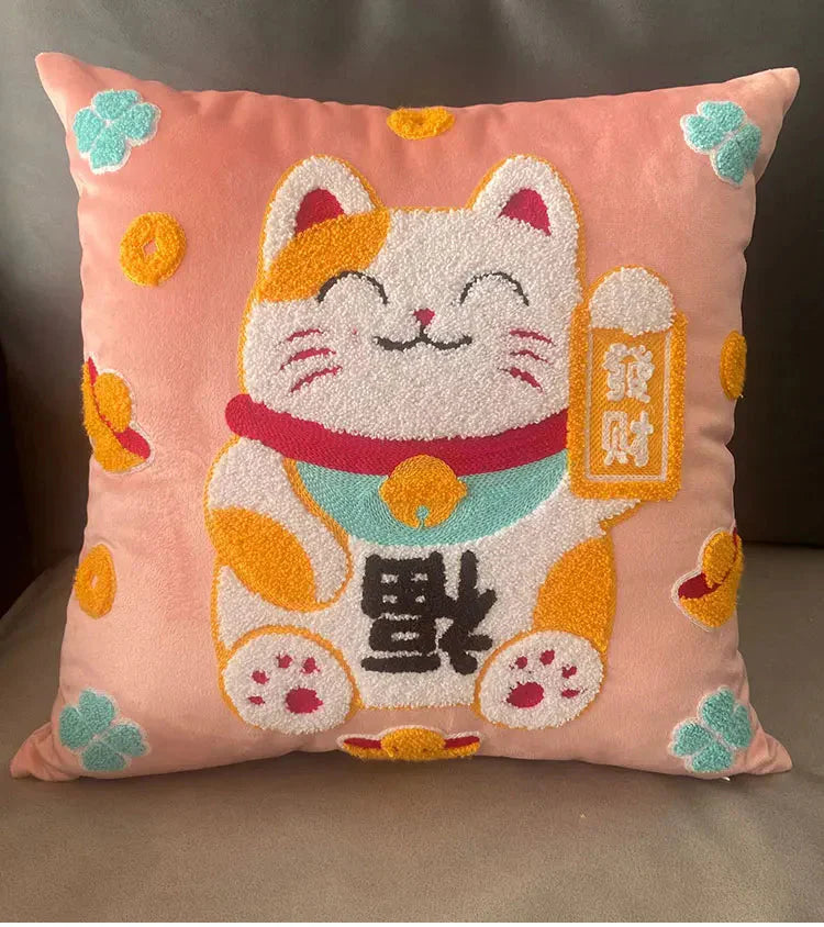 Coussin Rose Pâle Maneki Neko Brodé