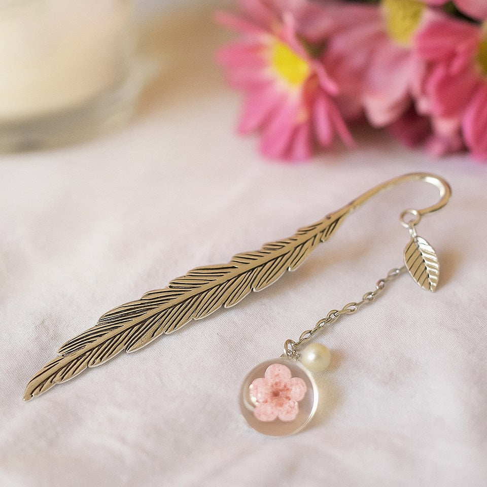 Marque-page en Métal Plume, Fleur Rose et Perle