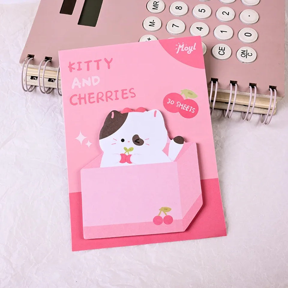 des mémos adhésifs trop mignons en forme de chats roux, blanc, gris ou noirs bien posé dans leur carton. Design adorable et amusant.