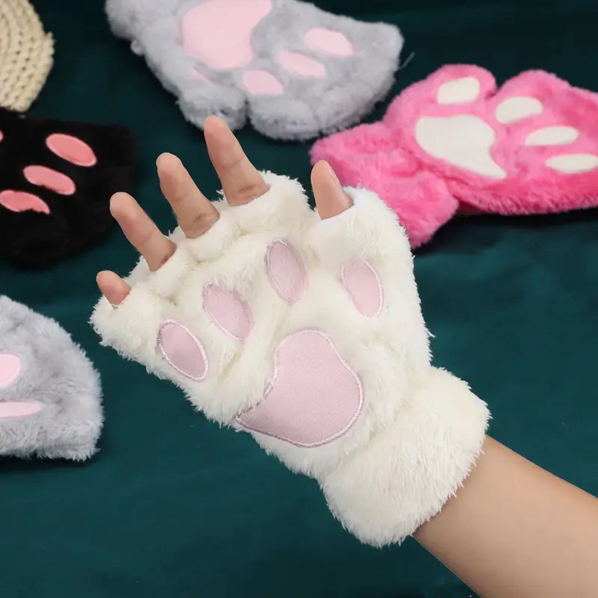Mitaines de Chat Blanc Peluchées