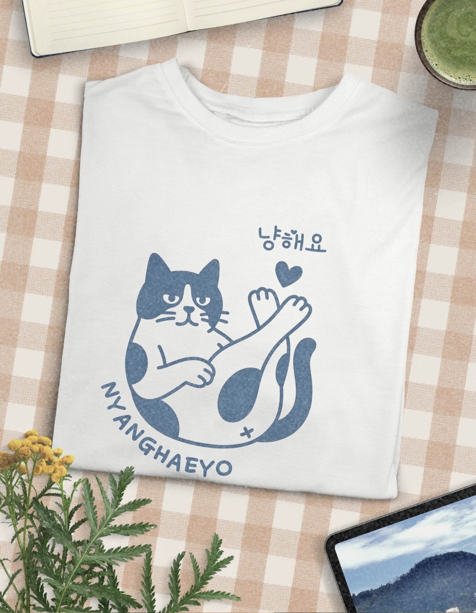 T-Shirt en Coton Blanc à Imprimé Chat 'Nyanghaeyo' Bleu