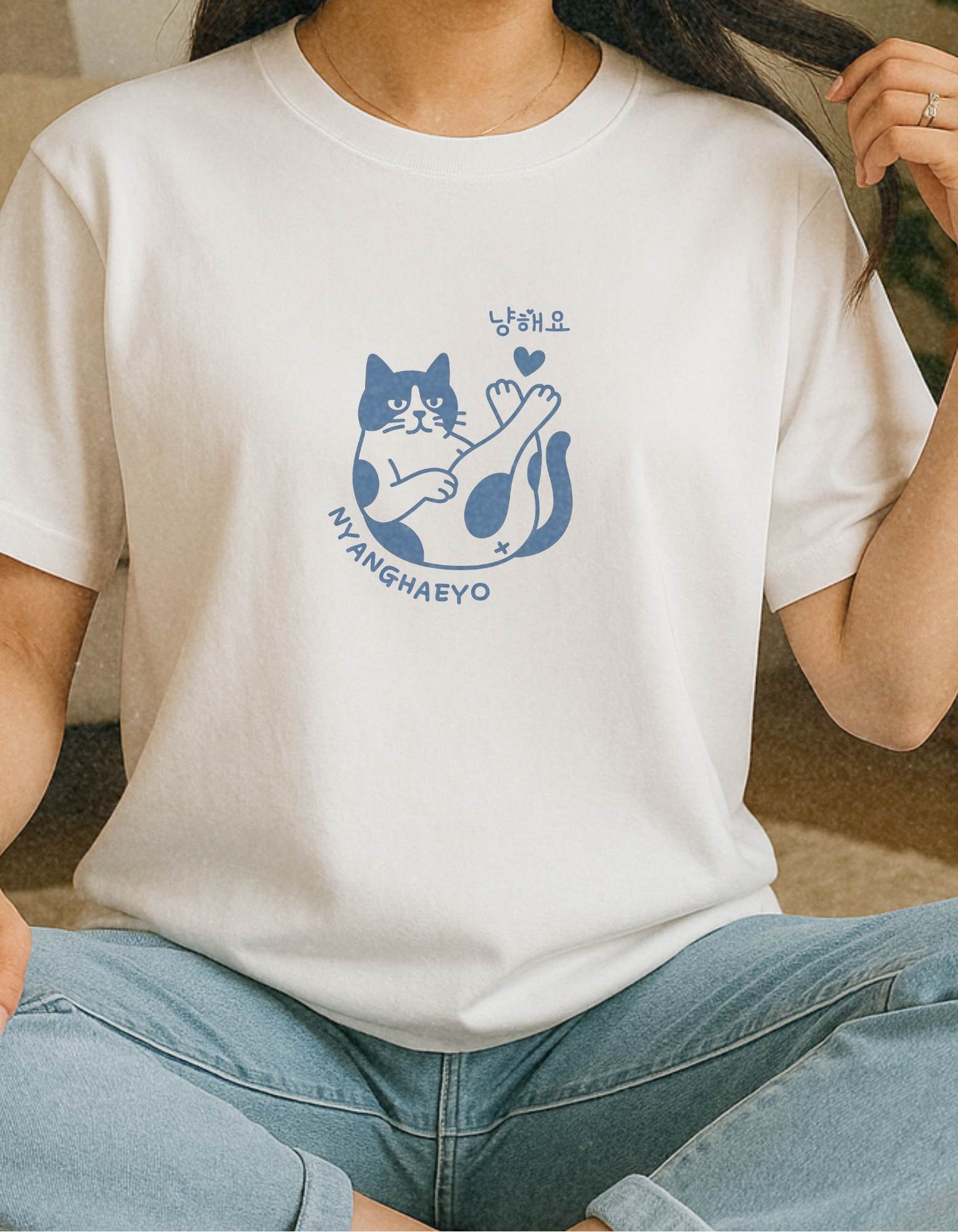 T-Shirt en Coton Blanc à Imprimé Chat 'Nyanghaeyo' Bleu