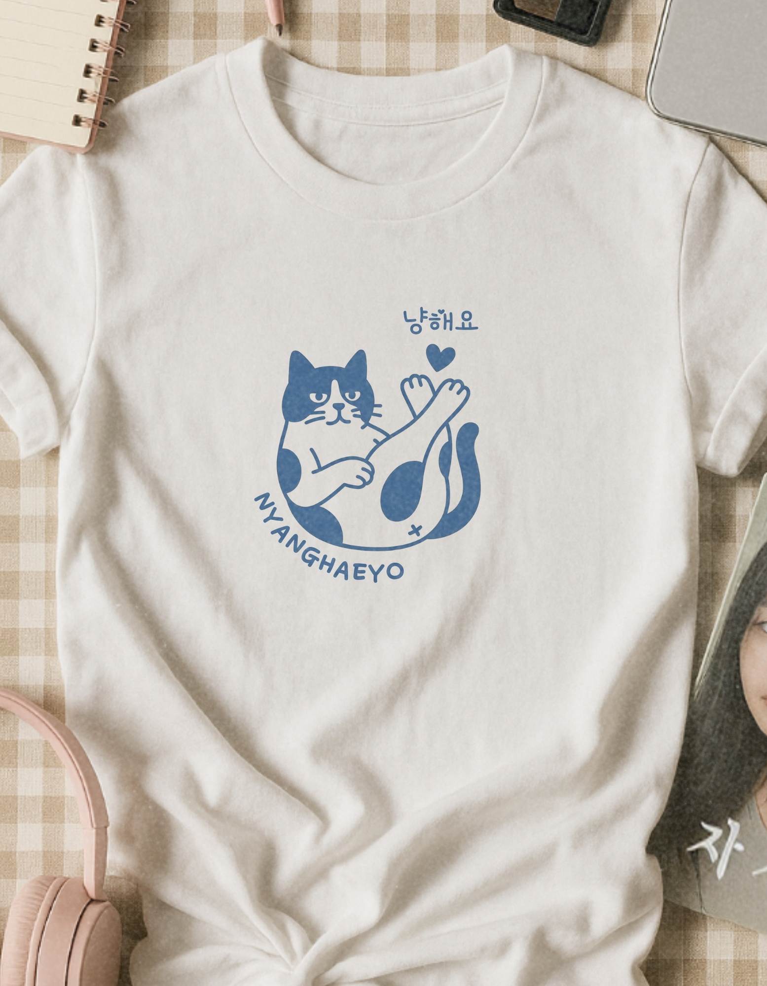 T-Shirt en Coton Blanc à Imprimé Chat 'Nyanghaeyo' Bleu