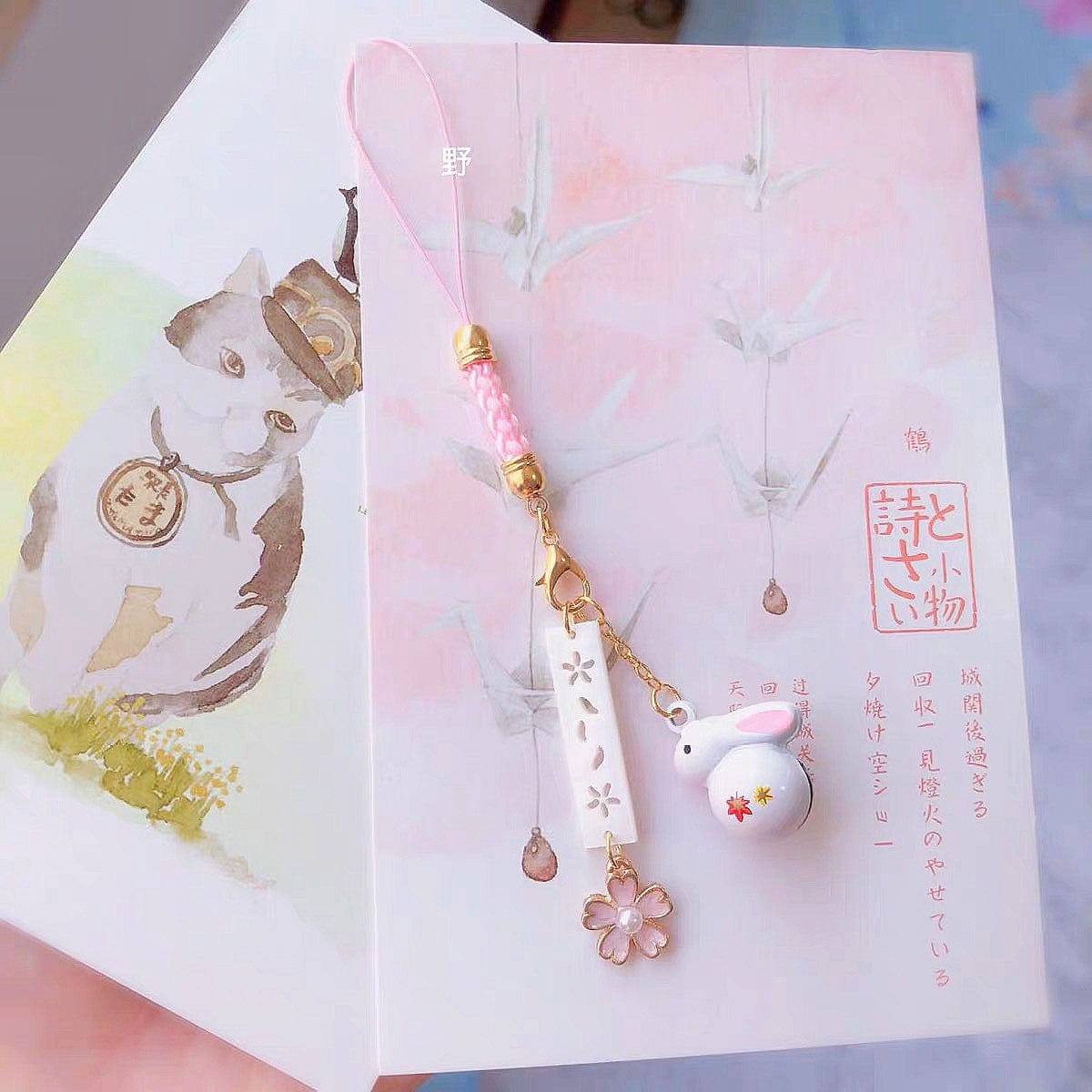 Breloque Japonaise Lapin Blanc et Fleur Rose
