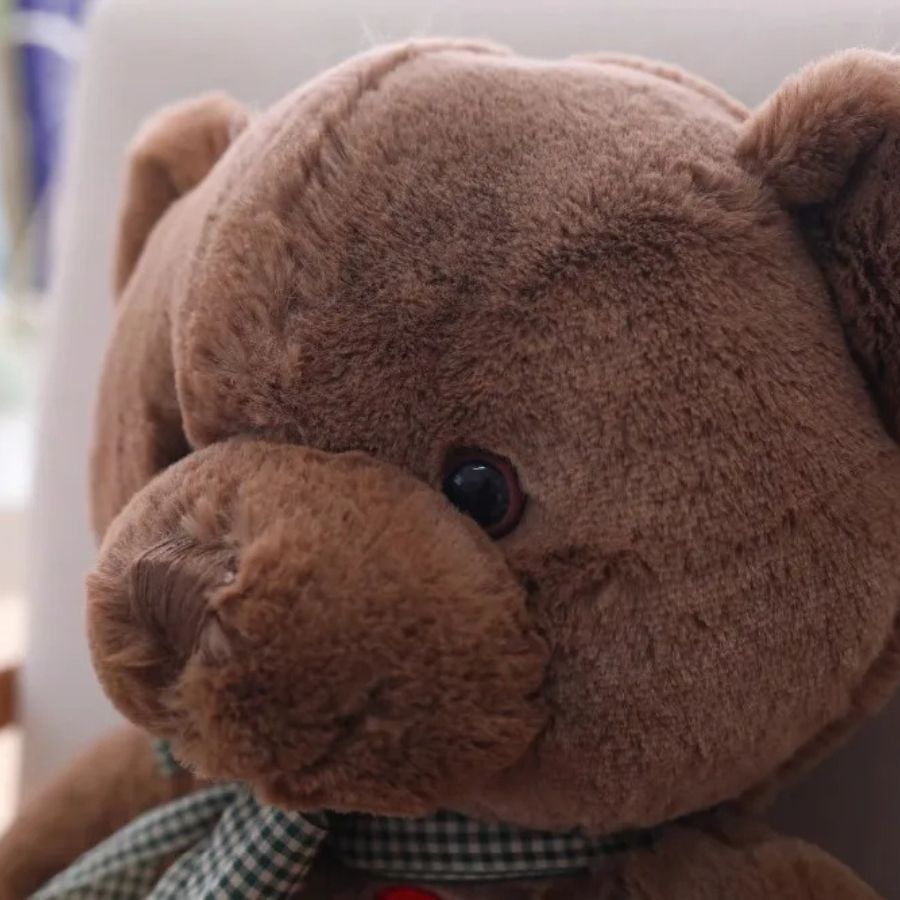 Ours en Peluche Douce avec Cœur Rouge et Nœud à Carreaux